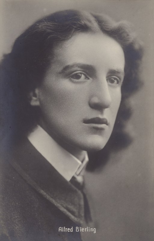 Alfred Bierling, muzikant door English Photographer