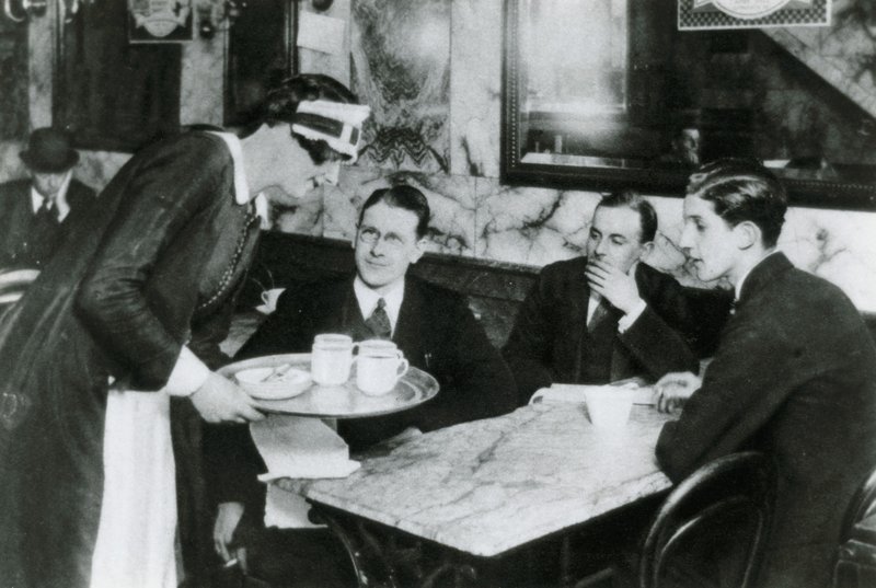 Tuinfeest in Buckingham Palace, 1911 door English Photographer