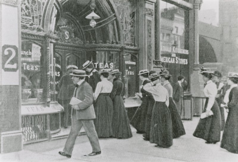 Tuinfeest in Buckingham Palace, 1911 door English Photographer