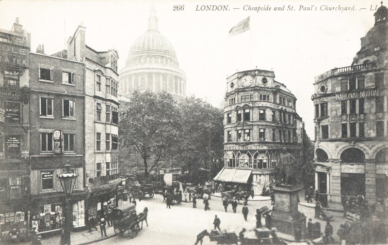 Cheapside en St Pauls Churchyard door English Photographer