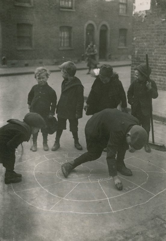 Kinderarmoede, Londen door English Photographer
