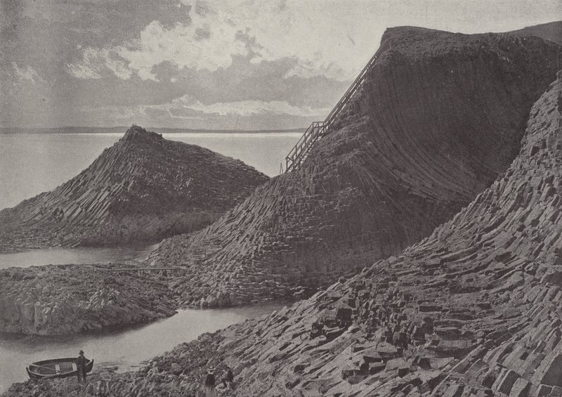 Clam-Shell Grot, Staffa door English Photographer