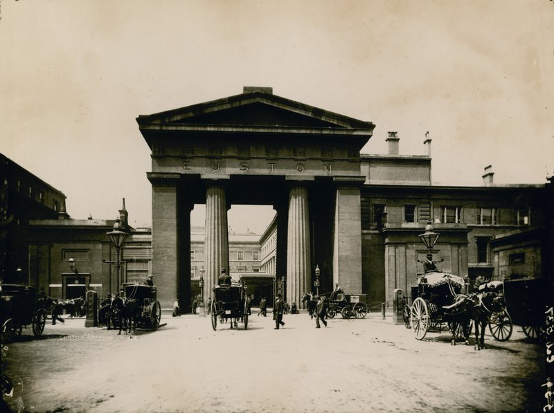 Euston Station, 1890 door English Photographer
