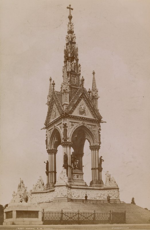 Algemeen uitzicht op het Albert Memorial door English Photographer