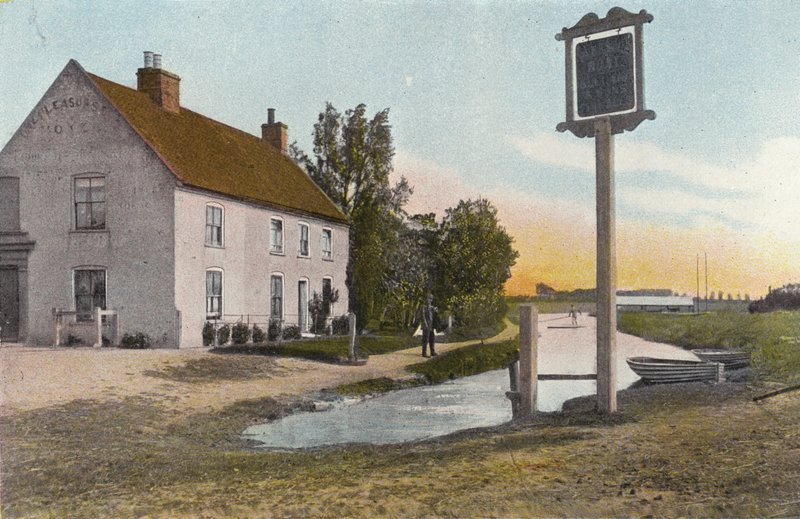 Hickling Staithe door English Photographer
