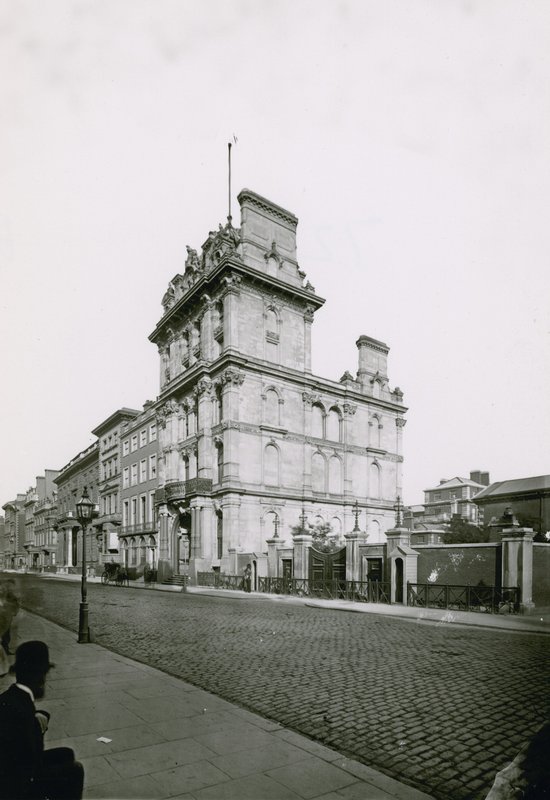 Junior Naval and Military Club, Londen door English Photographer