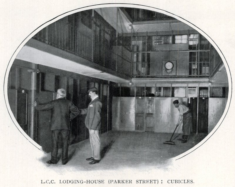 L.C.C. Logeerhuis (Parker Street): Kamers door English Photographer