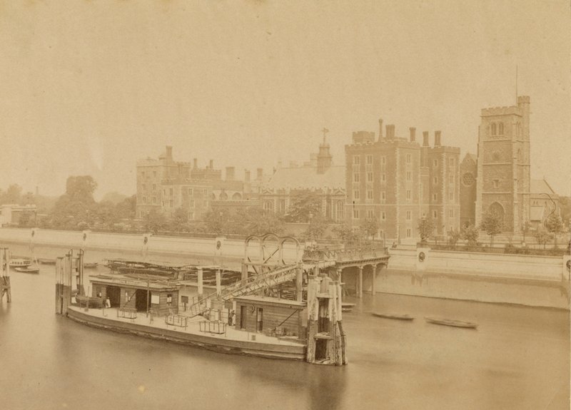Lambeth Palace en pier door English Photographer