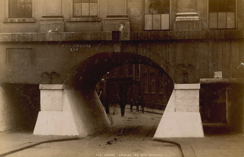 Lincolns Inn Gate, Londen door English Photographer