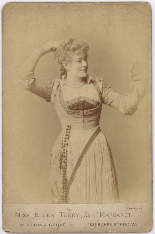 Miss Ellen Terry als Margaret door English Photographer