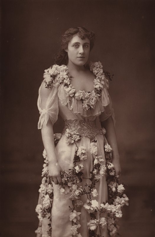 Mevrouw Julia Neilson door English Photographer