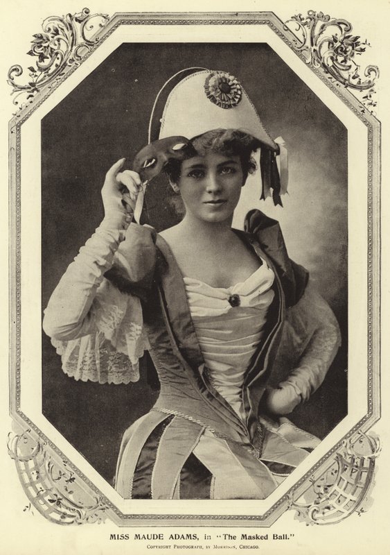 Mevrouw Maude Adams, in The Masked Ball door English Photographer