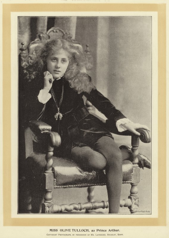 Mevrouw Olive Tulloch, als Prins Arthur door English Photographer