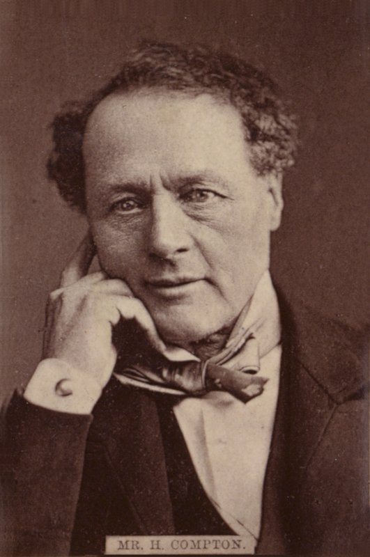 Mr. H. Compton door English Photographer