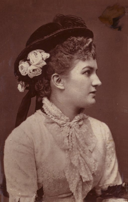 Nelly Brombley door English Photographer