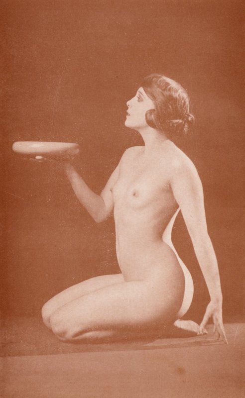 Naaktkunst: Het Aanbod door English Photographer