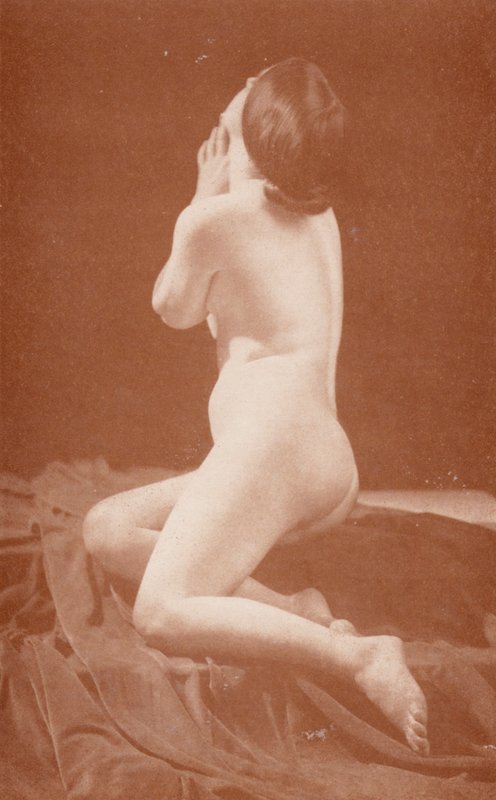 Nudistische kunst: Het gebed door English Photographer