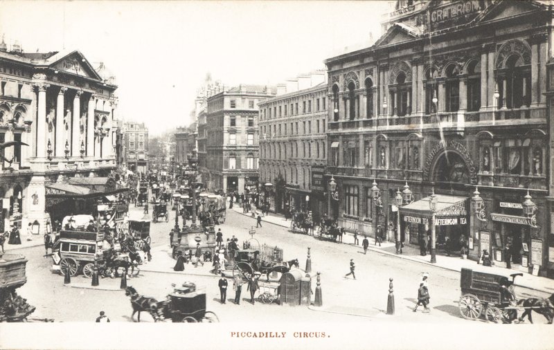 Piccadilly Circus door English Photographer