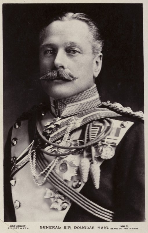 Portret van Generaal Sir Douglas Haig door English Photographer