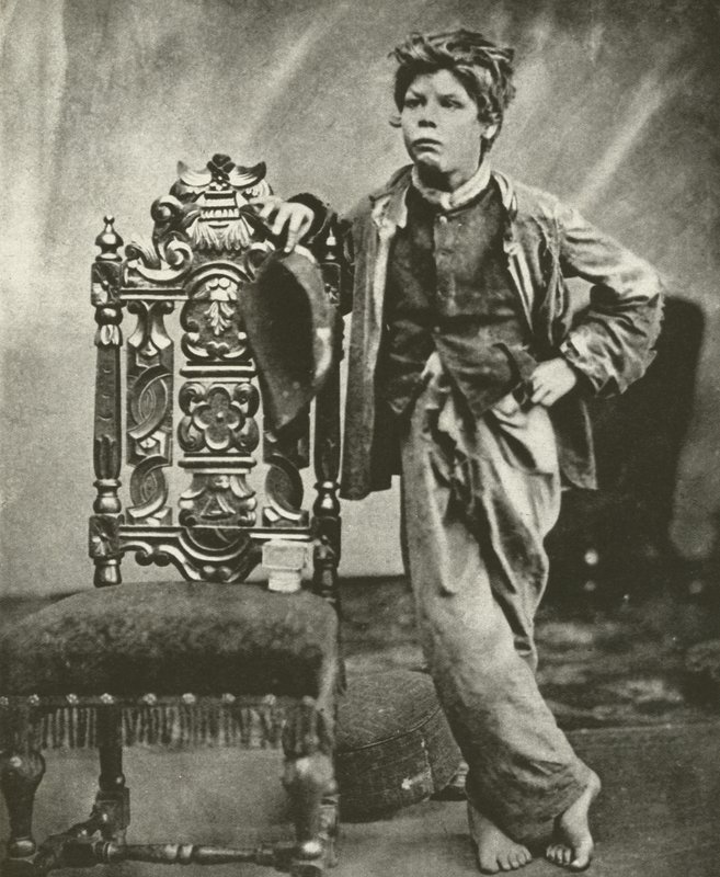 Ragged School Boy in 1860 door English Photographer