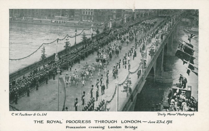 Koninklijke processie over de London Bridge door English Photographer