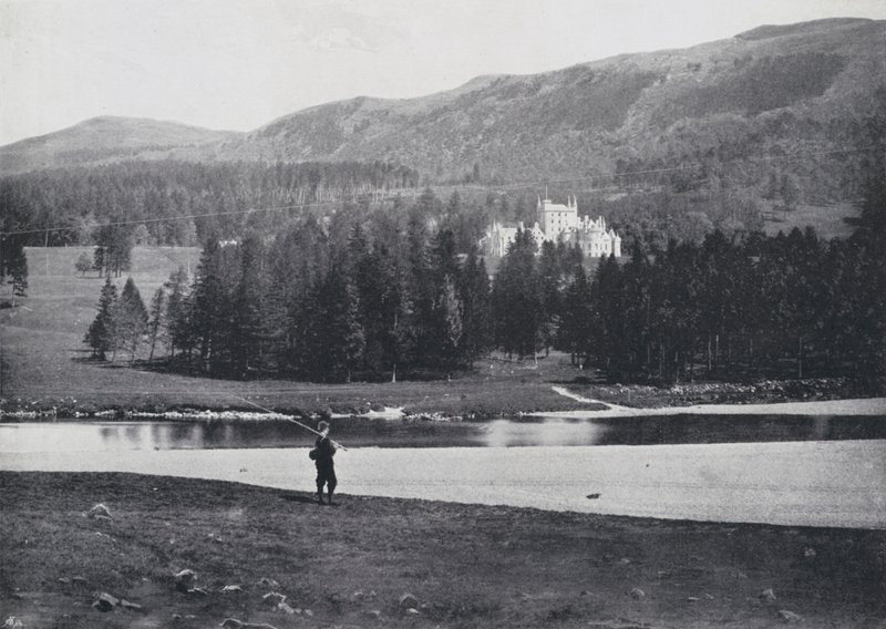 Schotland: Invercauld, vanaf de Rivier door English Photographer