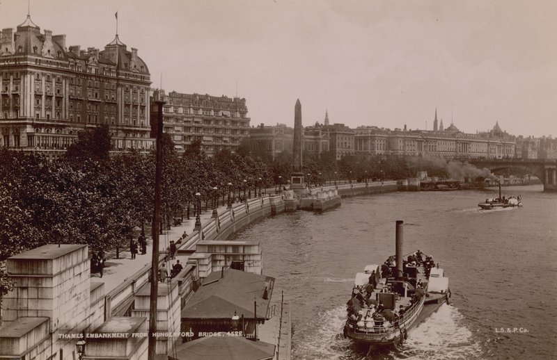 Theems Embankment vanaf Hungerford Bridge door English Photographer