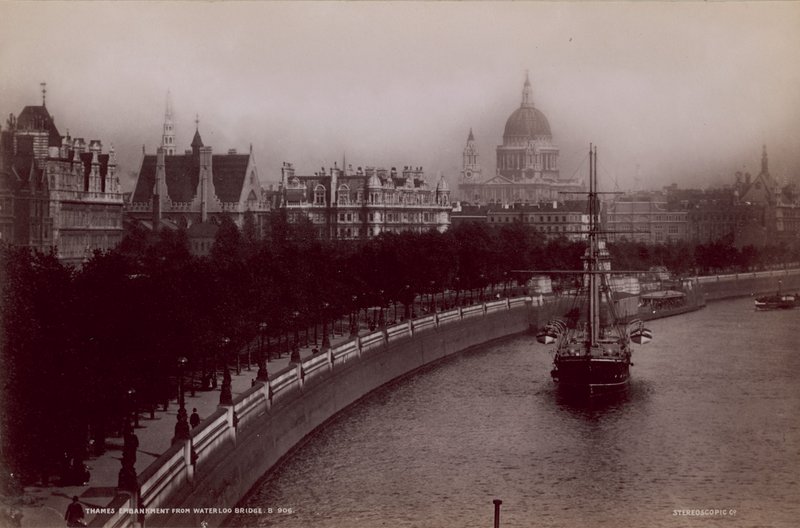 Theems Embankment vanaf Waterloo Bridge door English Photographer