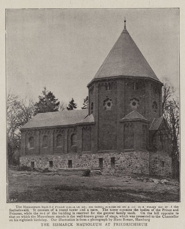 Het Bismarck Mausoleum in Friedrichsruh door English Photographer