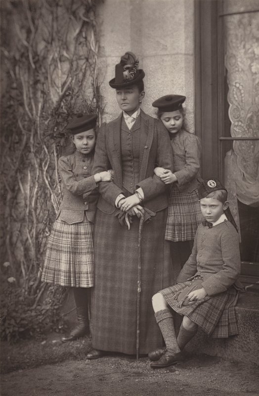 De Hertogin van Connaught en Familie door English Photographer