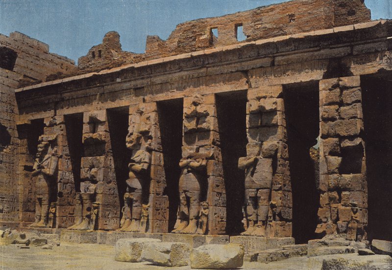 Thebe, Eerste Hof van de Grote Tempel door European Photographer