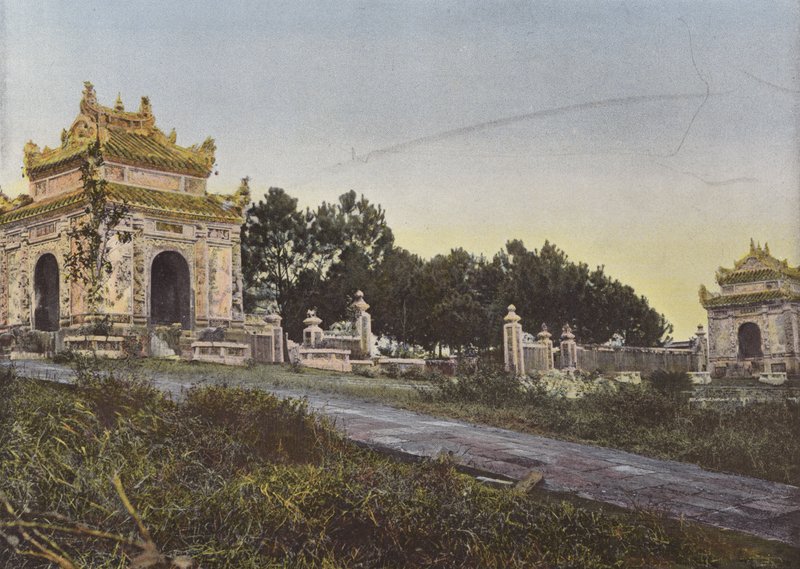 Necropolis van de vader van koning Dong-Khanh door European Photographer