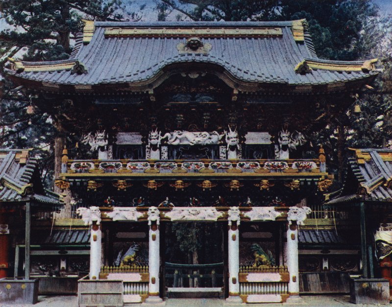 Nikko, Toshogu, Yomei-mon, van binnenuit door European Photographer