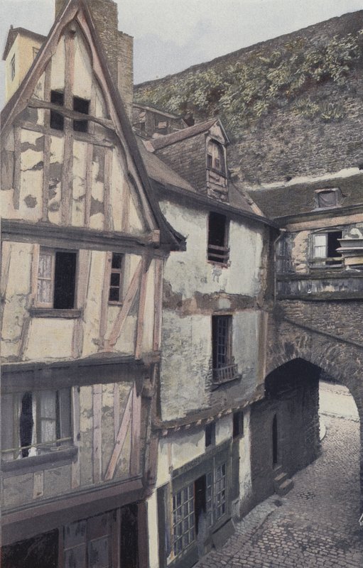Laval, Porte Beucheresse en oude huizen door French Photographer