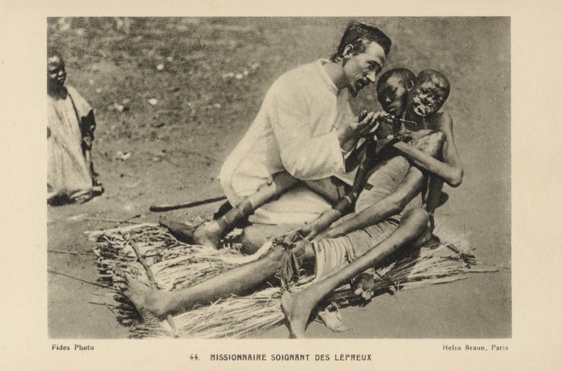 Missionaris die lepralijders verzorgt door French Photographer