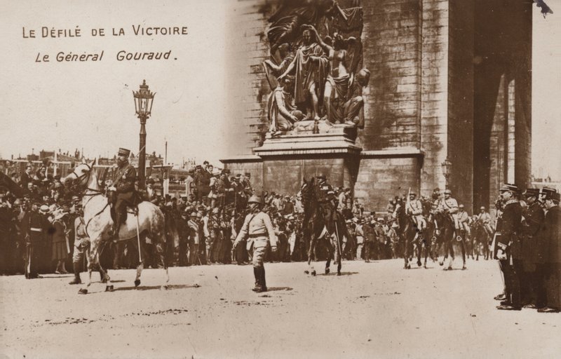 De Overwinningsparade, Generaal Gouraud door French Photographer