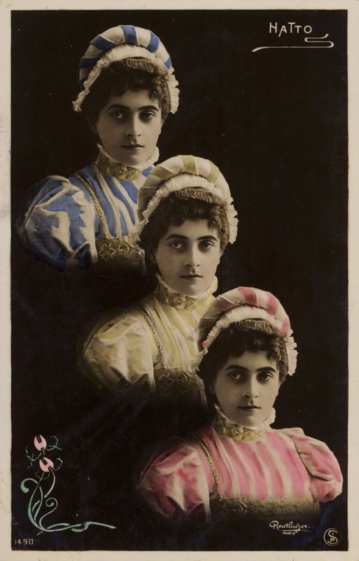 Drie identieke vrouwelijke hoofden door French Photographer