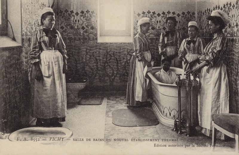 Vichy, Badkamer door French Photographer