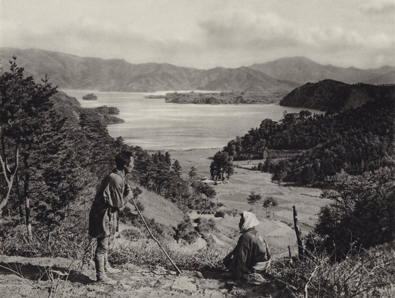 Japan in de jaren 1920: Lake Kawaguchi door Herbert Ponting