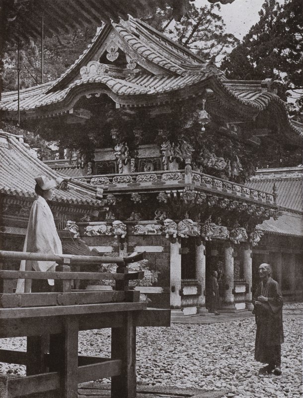 De Yomei Poort in Nikko door Herbert Ponting