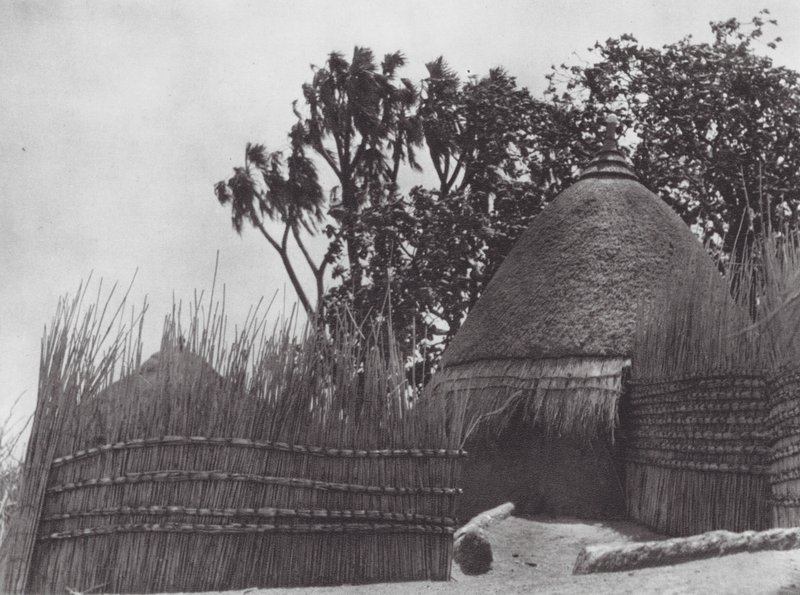 Afrika: Shilluk-tempel door Hugo Adolf Bernatzik