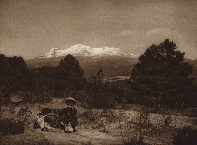 Mexico: Iztaccihuatl (z/w foto) door Hugo Brehme