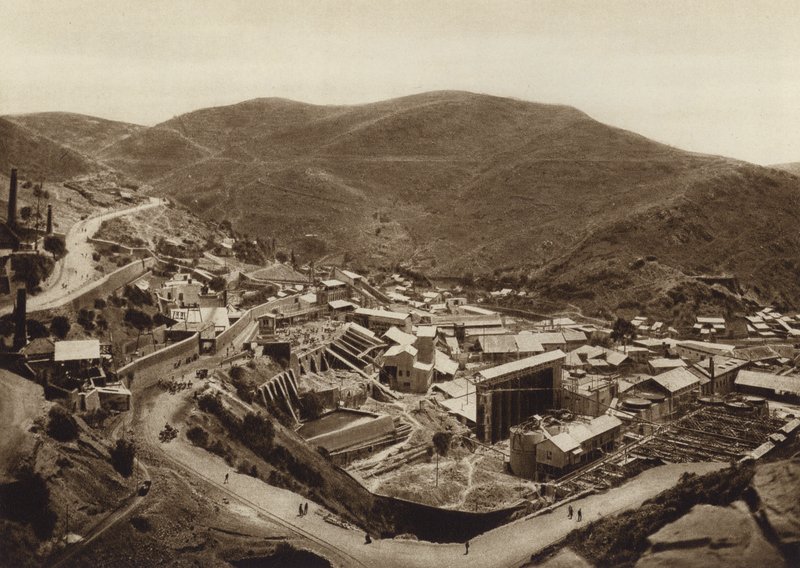 Mexico: Pachucha, Mina Loreto (zwart-wit foto) door Hugo Brehme
