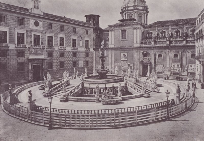 Italië: Palermo, Piazza Pretoria door Italian Photographer