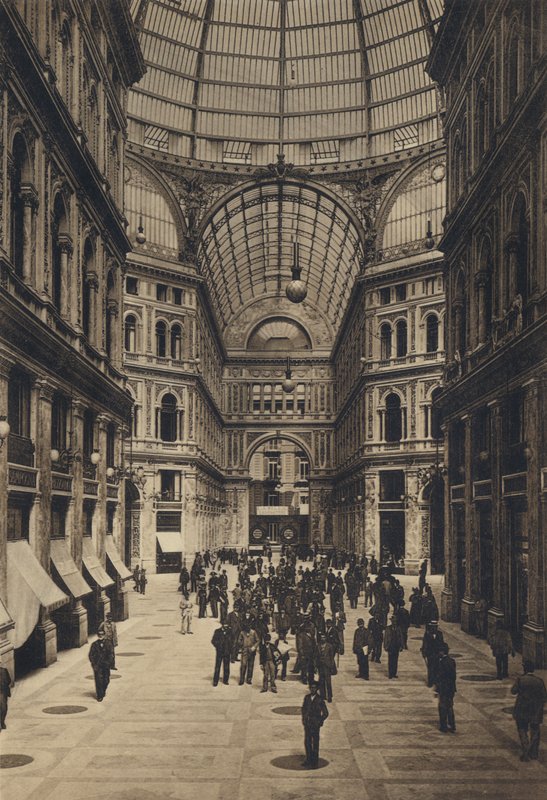 Napels: Interno Galleria Umberto I door Italian Photographer