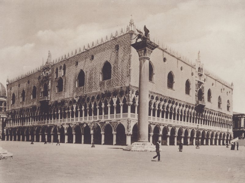Palazzo Ducale door Italian Photographer