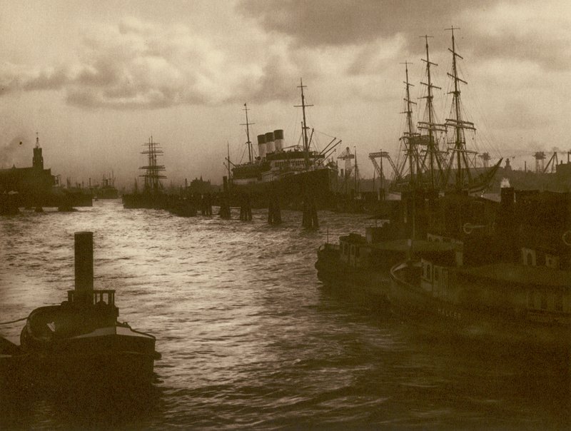Im Hamburger Hafen door Kurt Hielscher