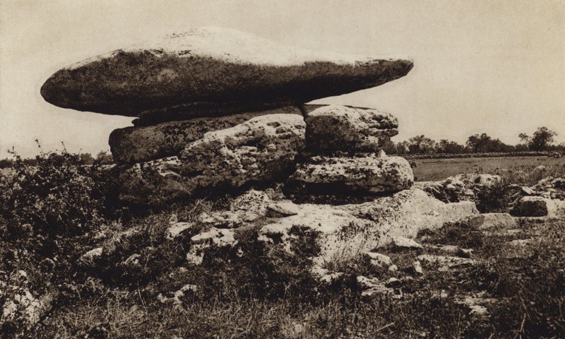 Italië: Minervino di Lecce, Dolmen door Kurt Hielscher