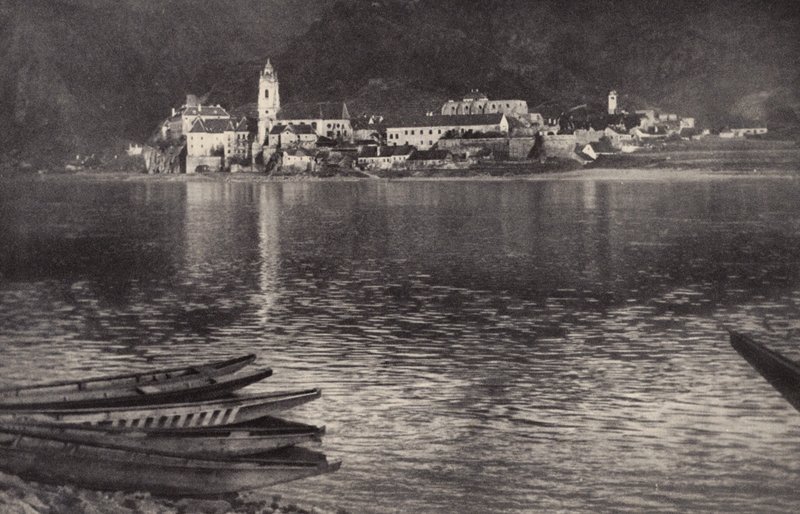Aan de Donau door Nichol Elliot