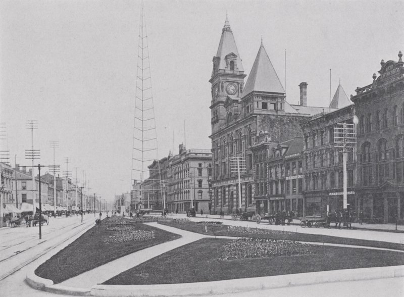 King Street, Hamilton door Photographer Canadian